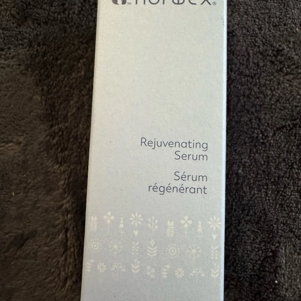 Norwex Rejuvenating Serum - Light Blue and White - Picture 2 of 11